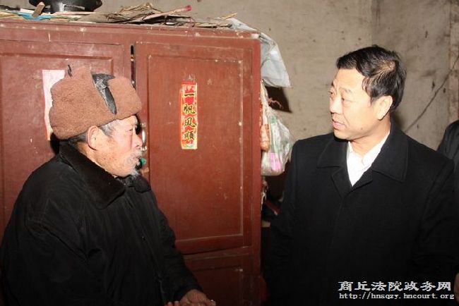 省法院政治部主任王树茂到民权慰问群众和基层法官