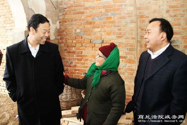 省法院政治部主任王树茂到民权慰问群众和基层法官
