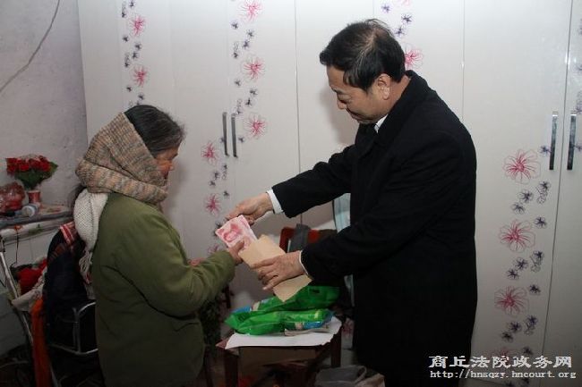 省法院政治部主任王树茂到民权慰问群众和基层法官